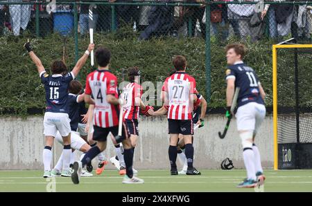 Brüssel, Belgien Mai 2024. Die Spieler von Gantoise feiern nach einem Hockeyspiel zwischen Royal Leopold Club und Gantoise am Sonntag, den 5. Mai 2024, in Brüssel, ein Rückspiel im Halbfinale der Play-offs der belgischen Hockeymeisterschaft. BELGA PHOTO VIRGINIE LEFOUR Credit: Belga News Agency/Alamy Live News Stockfoto