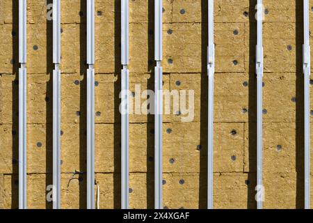 Außenwanddämmung mit Mineralwolle Stockfoto