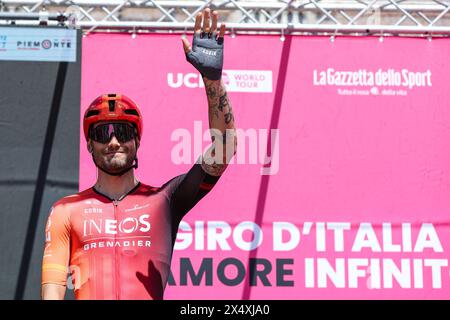 Filippo Ganna aus Italien und Team INEOS Grenadiers vor dem 107. Giro d’Italia 2024, Stage 1, 140 km von Venaria reale nach Turin. Die 107. Ausgabe des Giro d'Italia, die insgesamt 3400,8 km dauert, startet am 4. Mai 2024 in der Veneria reale in der Nähe von Turin und endet in Rom. Stockfoto