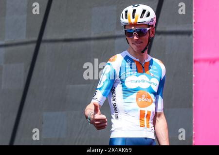 Turin, Italien. Mai 2024. Romain Bardet aus Frankreich und Team DSM-Firmenich PostNL vor dem 107. Giro d’Italia 2024, Stage 1, 140 km von Venaria reale nach Turin. Die 107. Ausgabe des Giro d'Italia, die insgesamt 3400, 8 km dauert, startet am 4. Mai 2024 in der Veneria reale in der Nähe von Turin und endet in Rom. (Foto: Fabrizio Carabelli/SOPA Images/SIPA USA) Credit: SIPA USA/Alamy Live News Stockfoto