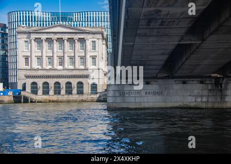 London Bridge und Fismongers Hall, London, Großbritannien Stockfoto