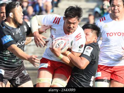 Tokio, Japan. Mai 2024. Der Toyota Verblitz-Flanker Kazuki Himeno trägt den Ball während eines Spiels der Japan Rugby League One gegen Ricoh Black Rams Tokyo im Prince Chichibu Rugby Stadion in Tokio am Sonntag, den 5. Mai 2024. Verblitz besiegte Black Rams mit 45:18. (Foto: Yoshio Tsunoda/AFLO) Stockfoto