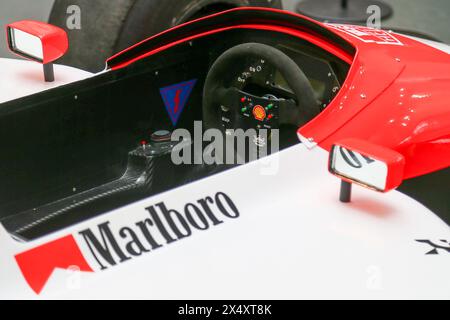 Ayrton Sennas McLaren Honda wurde während der Ausstellung „Senna Forever“ am 5. Mai 2024 im Museo Nazionale dell'Automobile in Turin, Italien, gezeigt. Stockfoto