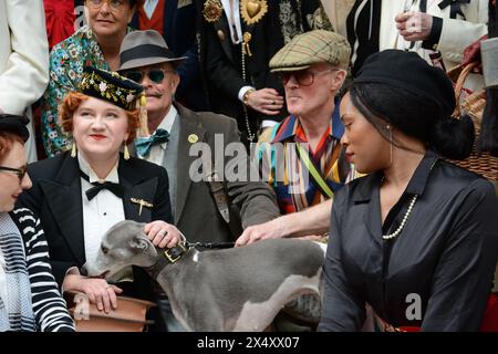 Der Vierte Grand Flaneur Walk – Sonntag, den 5. Mai 2024, beginnt mittags mit der Statue von Beau Brummell in der Jermyn Street, London W1. Stockfoto