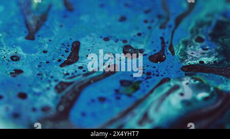 Ölschaumstruktur. Farbblasen. Defokussierte blaue schwarze Farbe funkelnder Glitzer Gel Blob Tinte Mix Welle abstrakte Kunst Hintergrund. Stockfoto