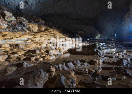 Akiyoshido Höhle. Eine Höhle im Akiyoshidai Quasi-Nationalpark, Yamaguchi, Japan. Stockfoto