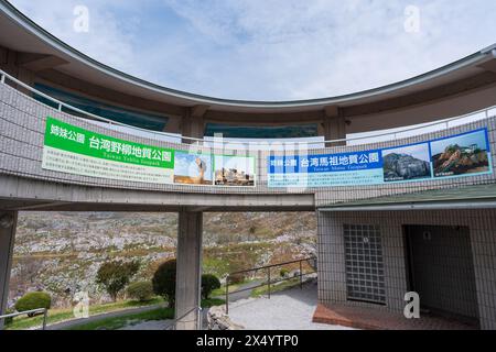 Yamaguchi, Japan - 6. April 2024 : Aussichtsplattform Akiyoshidai Karst Plateau. Akiyoshidai Quasi-Nationalpark. Stockfoto