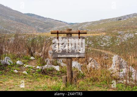 Mt. Wakatakeyama, Akiyoshidai Karstplateau. Akiyoshidai Quasi-Nationalpark. Stockfoto