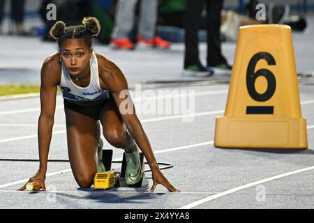 Nassau, Die Bahamas. Mai 2024. Die belgische Naomi Van den Broeck wurde während der 2. Qualifikationsrunde der Frauen im 4 x 400 m (Wiederholung) in den IAAF World Athletics Relays am Sonntag, den 5. Mai 2024, im Thomas A. Robinson National Stadium in Nassau, Bahamas, dargestellt. BELGA FOTO ERIK VAN LEEUWEN Credit: Belga News Agency/Alamy Live News Stockfoto