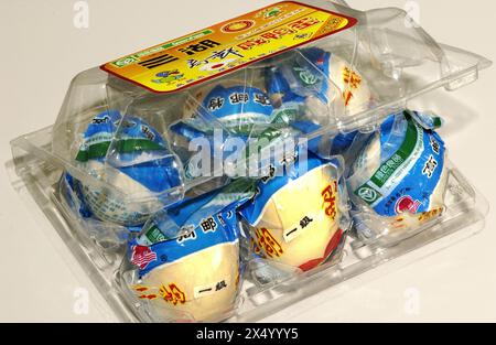 Medizin, Virus, H5N1, Vogelgrippe Gefahr, Paket von Enteneiern, aus China, ZUSÄTZLICHE-RECHTE-CLEARANCE-INFO-NOT-AVAILABLE Stockfoto