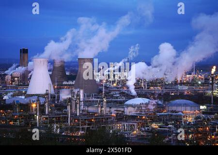 Aktenfoto vom 12/2021 des petrochemischen Werks Grangemouth in Grangemouth. Beide schottischen Regierungen wurden beschuldigt, "schlafwandelnd in Richtung Katastrophe" zu sein, um die Zukunft der einzigen schottischen Ölraffinerie zu schützen. Scottish Labour hat die britische und die schottische Regierung dringend aufgefordert, sich an den Tisch zu begeben, um über die Zukunft der Raffinerie in Grangemouth zu diskutieren. Ausgabedatum: Montag, 6. Mai 2024. Stockfoto