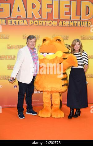 Hape Kerkeling und Anke Engelke bei der Premiere GARFIELD EINE EXTRA PORTION ABENTEUER in Berlin 05.05.2024 *** Hape Kerkeling und Anke Engelke bei der Premiere von GARFIELD EINE EXTRA PORTION ABENTEUER in Berlin 05 05 2024 Stockfoto