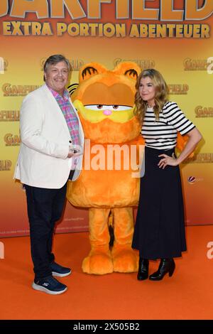 Hape Kerkeling und Anke Engelke bei der Premiere GARFIELD EINE EXTRA PORTION ABENTEUER in Berlin 05.05.2024 *** Hape Kerkeling und Anke Engelke bei der Premiere von GARFIELD EINE EXTRA PORTION ABENTEUER in Berlin 05 05 2024 Stockfoto