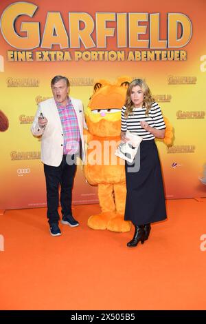 Hape Kerkeling und Anke Engelke bei der Premiere GARFIELD EINE EXTRA PORTION ABENTEUER in Berlin 05.05.2024 *** Hape Kerkeling und Anke Engelke bei der Premiere von GARFIELD EINE EXTRA PORTION ABENTEUER in Berlin 05 05 2024 Stockfoto