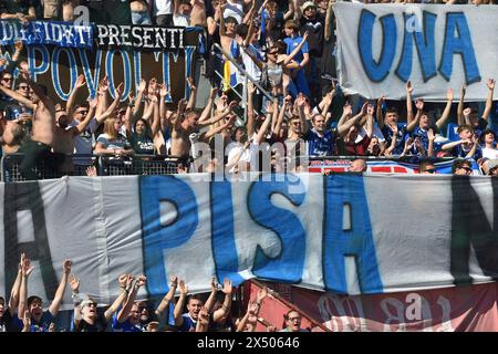 Pisa, Italien. Mai 2024. Fans von Pisa während Pisa SC vs. FC Sudtirol, italienisches Fußball-Spiel der Serie B in Pisa, Italien, 04. Mai 2024 Credit: Independent Photo Agency/Alamy Live News Stockfoto