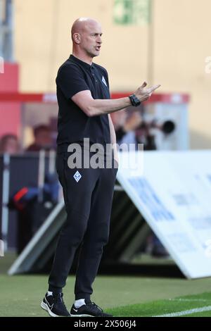 Ingolstadt, Deutschland. Mai 2024. Fußball: Bundesliga 3, FC Ingolstadt - SV Waldhof Mannheim, Spieltag 36 im Audi Sportpark. SV Waldhof Trainer Marco Antwerpen reagiert auf das Spiel. Vermerk: Daniel Karmann/dpa/Alamy Live News Stockfoto