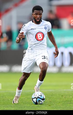 Ingolstadt, Deutschland. Mai 2024. Fußball: Bundesliga 3, FC Ingolstadt - SV Waldhof Mannheim, Spieltag 36 im Audi Sportpark. Kelvin Arase vom SV Waldhof spielt den Ball. Vermerk: Daniel Karmann/dpa/Alamy Live News Stockfoto