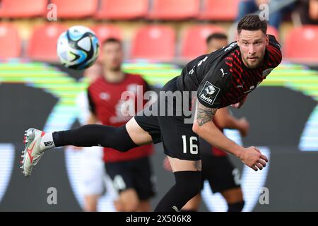 Ingolstadt, Deutschland. Mai 2024. Fußball: Bundesliga 3, FC Ingolstadt - SV Waldhof Mannheim, Spieltag 36 im Audi Sportpark. Ryan Malone aus Ingolstadt spielt den Ball. Vermerk: Daniel Karmann/dpa/Alamy Live News Stockfoto