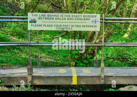 Der Wachtturm und Hotel neben dem Dwyryd Estuary in Portmeirion, Gwynedd, Wales Stockfoto