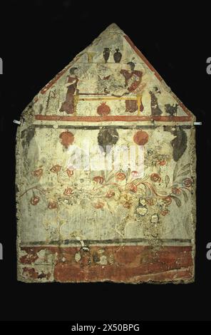 Antike lukanische Fresko-Grabplatte, die eine Grabbeileidsszene und Blumendekorationen aus dem Jahr 350-325 v. Chr. zeigt, die im Archäologischen Museum Paestum ausgestellt sind. Stockfoto
