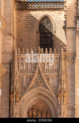 Puerta de Palos oder Tor der drei Weisen in der Kathedrale von Sevilla Stockfoto