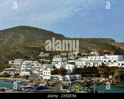 Hafen in Karavostasis, Folegandros, Kykladen, Griechenland Stockfoto