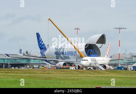 FRANKREICH - NANTES , LE SAMEDI 10 FEVRIER 2024. AEROPORT DE NANTES ATLANTIQUE - AIRBUS A330-743L BELUGA XL - F-GXLN . FRANCOIS NAVARRO / FPI Stockfoto