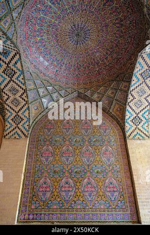 Shiraz, Iran – 17. März 2024: Die Nasir al-Mulk-Moschee, auch bekannt als die Rosa Moschee in Shiraz, Iran. Stockfoto