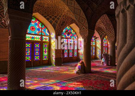 Shiraz, Iran – 17. März 2024: Die Nasir al-Mulk-Moschee, auch bekannt als die Rosa Moschee in Shiraz, Iran. Stockfoto