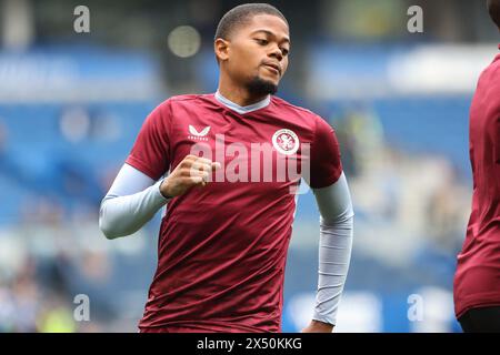 Leon Bailey macht sich im AMEX Stadium für den Aston Villa FC auf Stockfoto