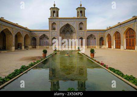 Shiraz, Iran – 17. März 2024: Die Nasir al-Mulk-Moschee, auch bekannt als die Rosa Moschee in Shiraz, Iran. Stockfoto