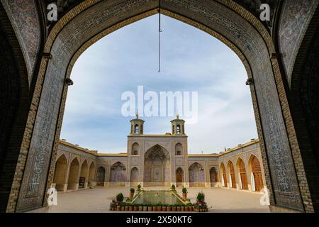 Shiraz, Iran – 17. März 2024: Die Nasir al-Mulk-Moschee, auch bekannt als die Rosa Moschee in Shiraz, Iran. Stockfoto