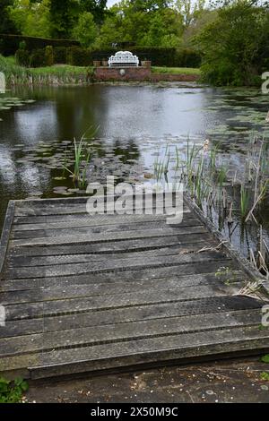 Plattform zur Teichaussicht Stockfoto
