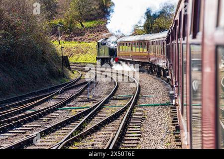 Kleiner Praire-Tank-Motor der Klasse 4575 Nr. 5541 (Baujahr 1928) mit einem Touristenzug auf der Dean Forest Railway in der Nähe von Norchard, Lydney, Gloucestershire, E Stockfoto