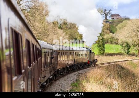 Kleiner Praire-Tank-Motor der Klasse 4575 Nr. 5541 (Baujahr 1928) mit einem Touristenzug auf der Dean Forest Railway in der Nähe von Norchard, Lydney, Gloucestershire, E Stockfoto