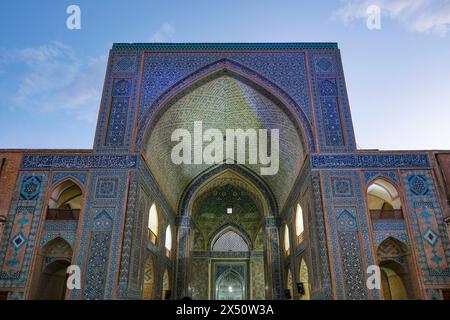 Yazd, Iran - 25. März 2024: Die Jameh-Moschee von Yazd ist eine Moschee in Yazd, Iran. Stockfoto