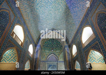 Yazd, Iran - 25. März 2024: Die Jameh-Moschee von Yazd ist eine Moschee in Yazd, Iran. Stockfoto