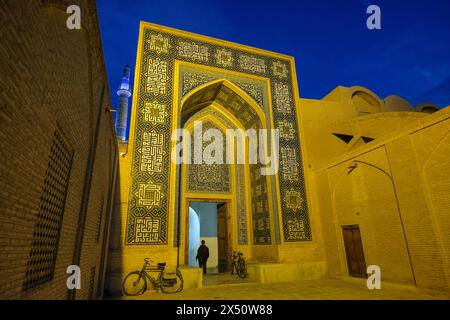 Yazd, Iran - 25. März 2024: Die Jameh-Moschee von Yazd ist eine Moschee in Yazd, Iran. Stockfoto