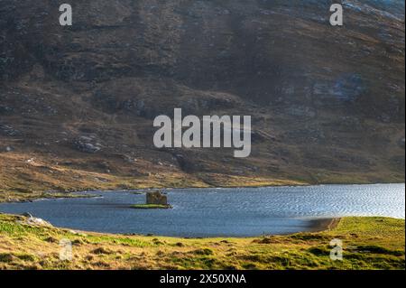 MacLeod's Tower in Loch Tangasdale, Ilse of Barra, Schottland Stockfoto