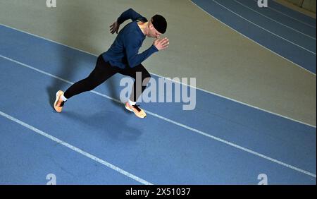 Die belgische Athletin Julien Watrin wurde während eines Leichtathletiktrainings in Louvain-la-Neuve am Montag, den 6. Mai 2024, fotografiert. Der 31-jährige Athlet Watrin trainiert erneut, nachdem er im Januar dieses Jahres bekannt gegeben hatte, dass er an Hodenkrebs leidet. BELGA PHOTO ERIC LALMAND Stockfoto