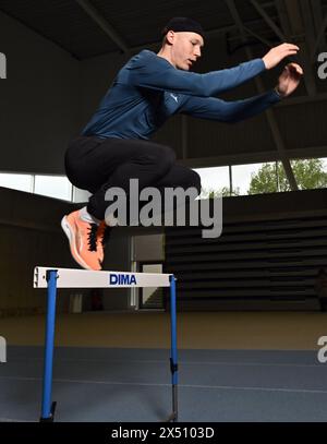 Die belgische Athletin Julien Watrin wurde während eines Leichtathletiktrainings in Louvain-la-Neuve am Montag, den 6. Mai 2024, fotografiert. Der 31-jährige Athlet Watrin trainiert erneut, nachdem er im Januar dieses Jahres bekannt gegeben hatte, dass er an Hodenkrebs leidet. BELGA PHOTO ERIC LALMAND Stockfoto