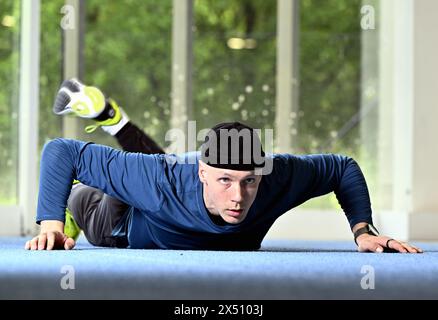 Die belgische Athletin Julien Watrin wurde während eines Leichtathletiktrainings in Louvain-la-Neuve am Montag, den 6. Mai 2024, fotografiert. Der 31-jährige Athlet Watrin trainiert erneut, nachdem er im Januar dieses Jahres bekannt gegeben hatte, dass er an Hodenkrebs leidet. BELGA PHOTO ERIC LALMAND Stockfoto