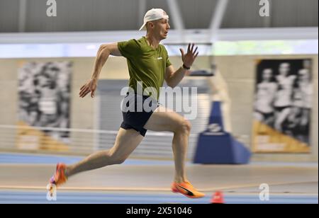 Die belgische Athletin Julien Watrin wurde während eines Leichtathletiktrainings in Louvain-la-Neuve am Montag, den 6. Mai 2024, fotografiert. Der 31-jährige Athlet Watrin trainiert erneut, nachdem er im Januar dieses Jahres bekannt gegeben hatte, dass er an Hodenkrebs leidet. BELGA PHOTO ERIC LALMAND Stockfoto