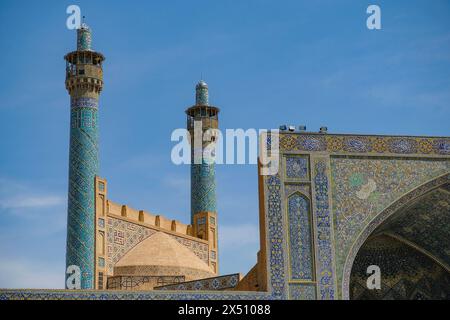 Isfahan, Iran – 30. März 2024: Die Shah-Moschee, auch bekannt als Imam-Moschee, befindet sich auf dem Naghsh-e Jahan-Platz in Isfahan, Iran. Stockfoto