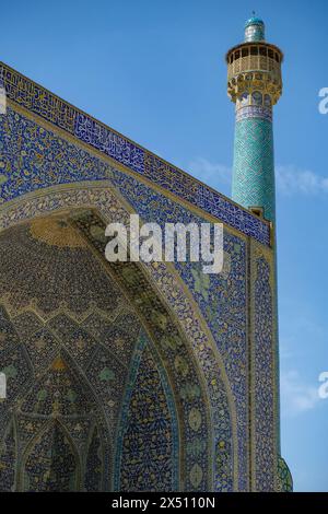 Isfahan, Iran – 30. März 2024: Die Shah-Moschee, auch bekannt als Imam-Moschee, befindet sich auf dem Naghsh-e Jahan-Platz in Isfahan, Iran. Stockfoto