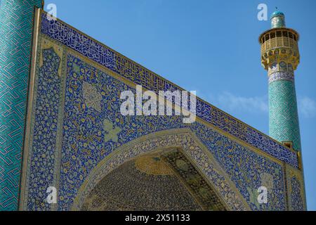 Isfahan, Iran – 30. März 2024: Die Shah-Moschee, auch bekannt als Imam-Moschee, befindet sich auf dem Naghsh-e Jahan-Platz in Isfahan, Iran. Stockfoto