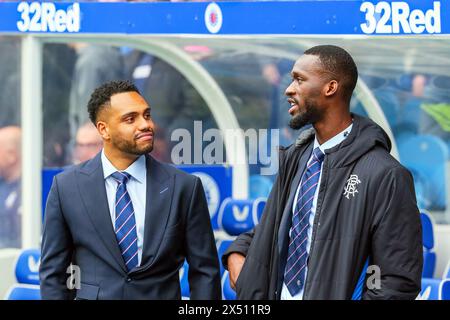 Danilo und Abdullah Sima, beide Spieler beim Rangers FC, im Vorspiel-Gespräch im Stadion der Rangers, Ibrox, Glasgow, Schottland, Großbritannien Stockfoto