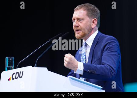 36. Bundesparteitag der CDU Deutschland 2024 Michael Kretschmer, Ministerpraesident von Sachsen bei seiner Rede in der Aussprache auf dem 36. Parteitag der CDU Deutschlands im Estrel in Berlin , Berlin , 06.05.2024 Berlin Berlin Deutschland *** 36 Bundesparteikonferenz der CDU Deutschland 2024 Michael Kretschmer, Ministerpräsident von Sachsen während seiner Rede in der Debatte auf der Parteikonferenz der CDU Deutschland 36 im Estrel in Berlin , 06 05 2024 Berlin Berlin Deutschland Stockfoto