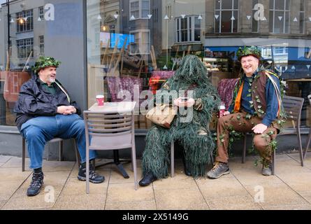 Hastings, East Sussex, Großbritannien. Mai 2024. Hastings Traditional Jack in the Green feiert den kommenden Sommer. Quelle: Matthew Chattle/Alamy Live News Stockfoto