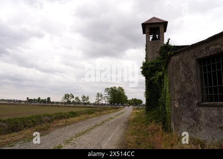 Italia. Mai 2024. Die Radfahrer während der dritten Etappe des Giro d’Italia von Novara nach Fossano, 6. Mai 2024 Italien. (Foto: Fabio Ferrai/LaPresse) Credit: LaPresse/Alamy Live News Stockfoto